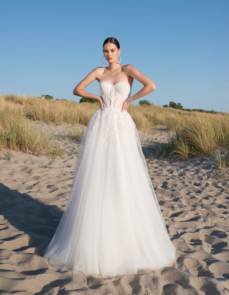 Vestido de novia evasé de tul con escote corazón y bolero