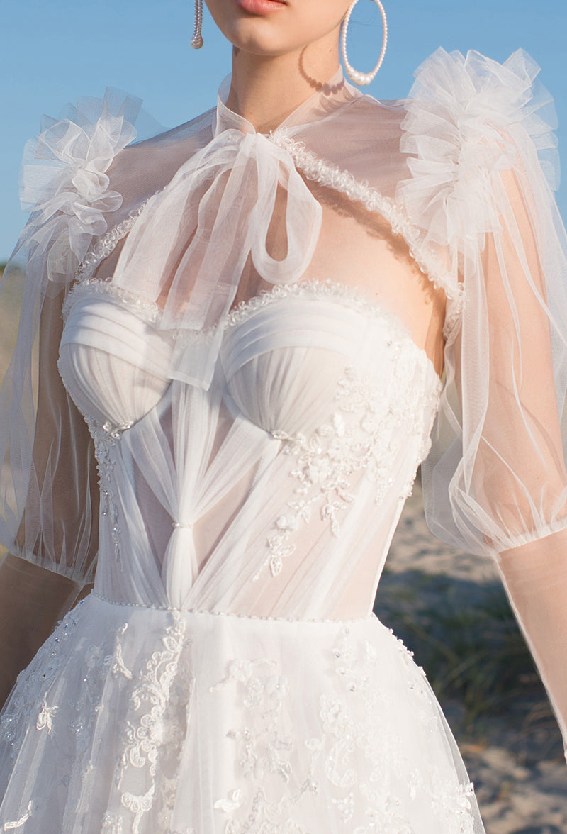 Vestido de novia evasé de tul con escote corazón y bolero