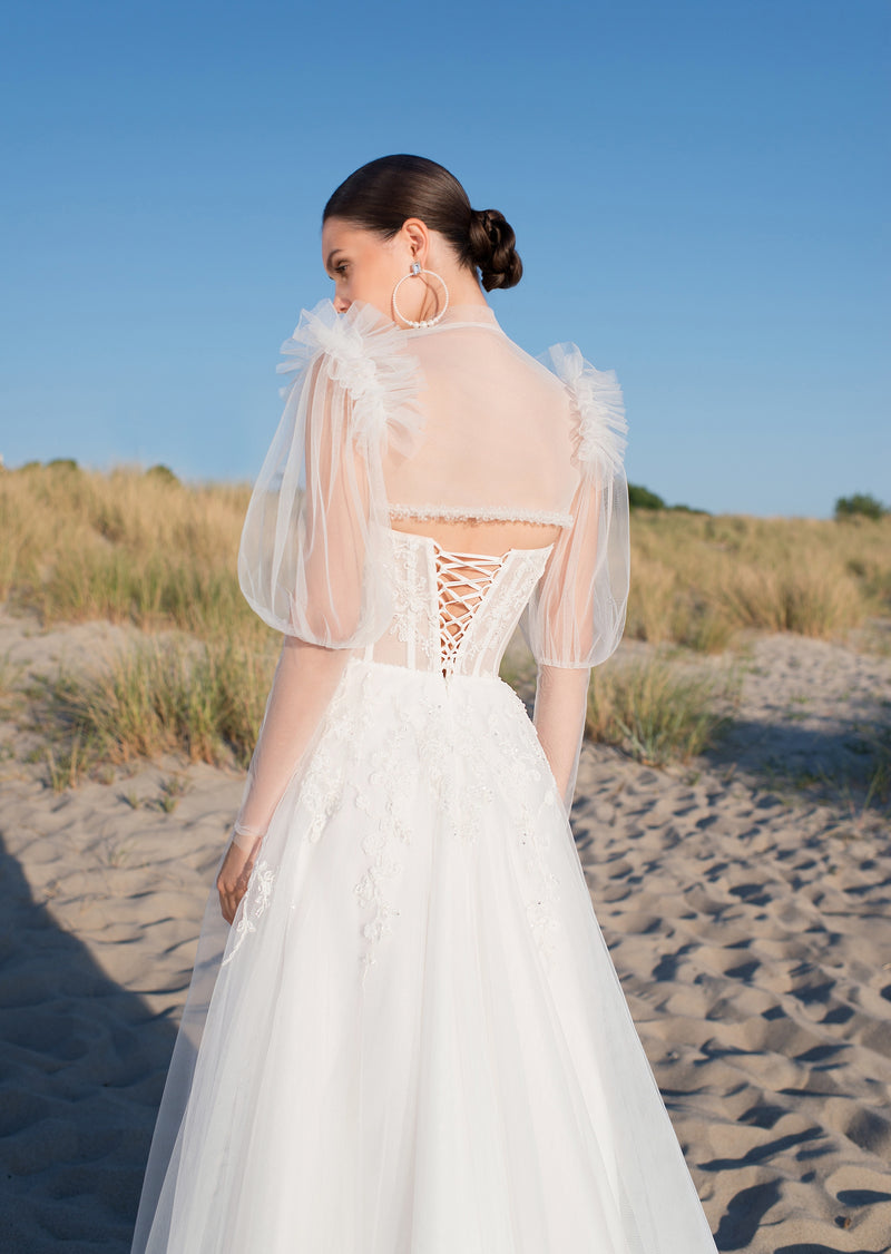 Vestido de novia evasé de tul con escote corazón y bolero