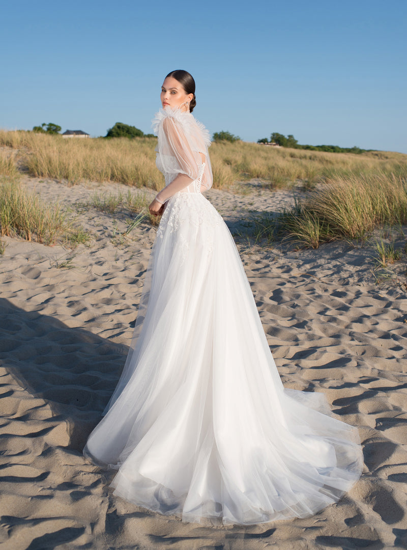 Vestido de novia evasé de tul con escote corazón y bolero