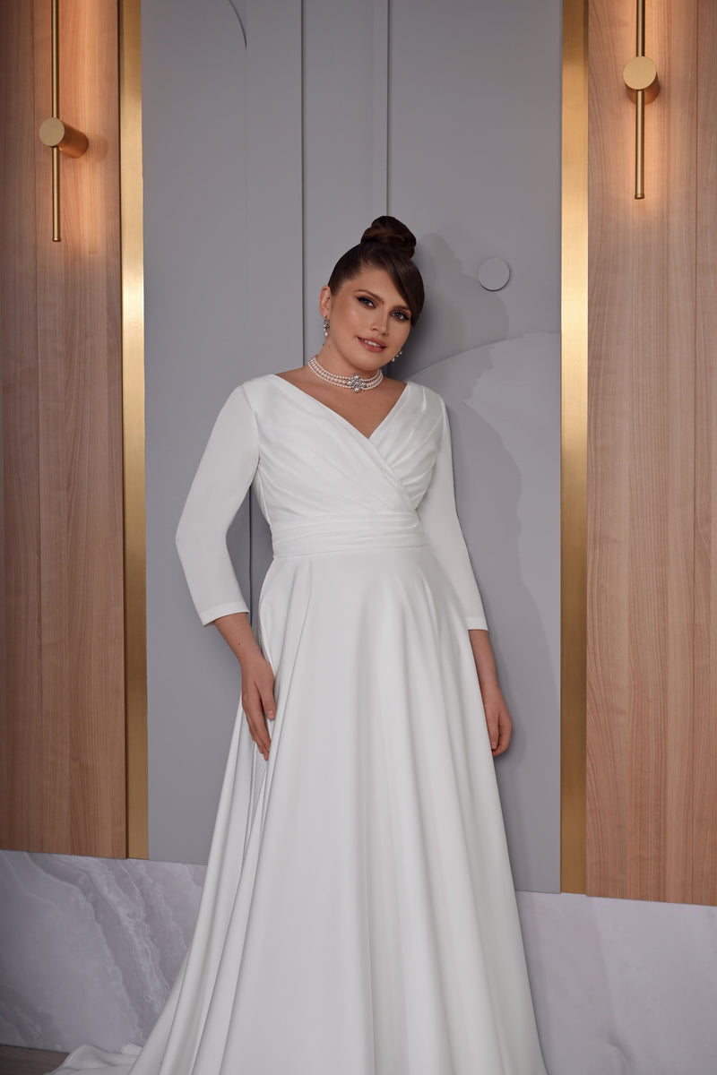 Minimalist Long Sleeves A-Line Plus Size Wedding Dress EU44 Minimalist Long Sleeves A-Line Plus Size Wedding Dress EU44