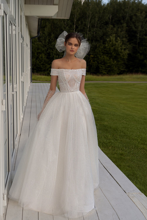 Exquisito vestido de novia de corte A con hombros descubiertos