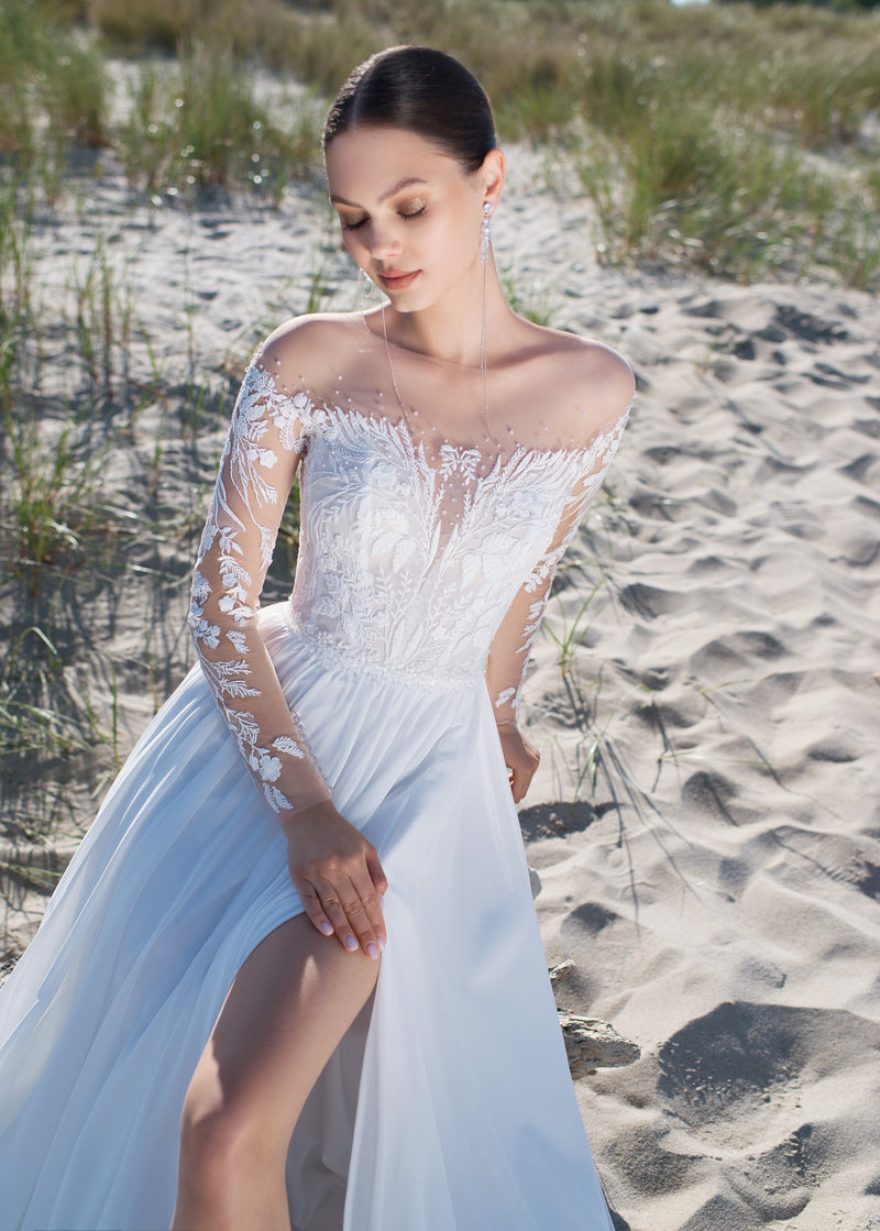 Robe de mariée trapèze à manches longues en dentelle transparente et à épaules dénudées avec fente