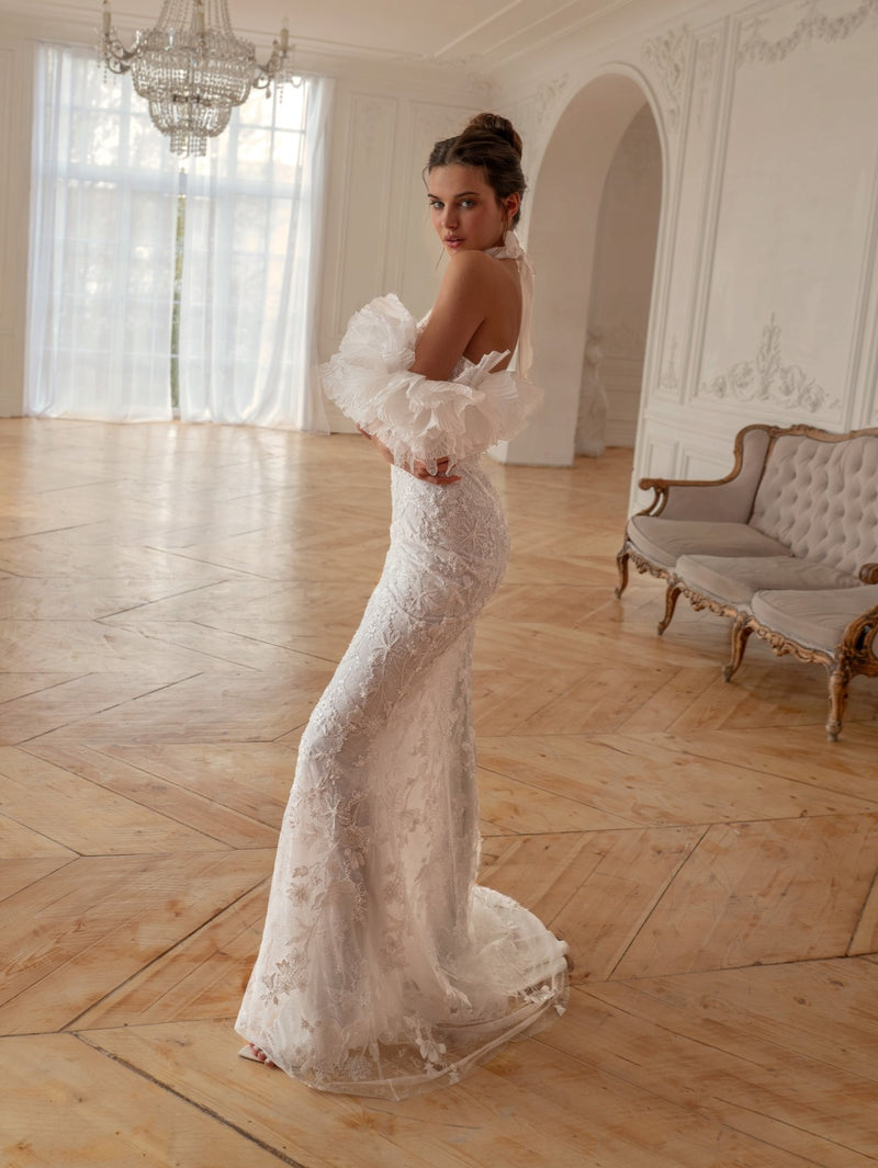 Ethereal Lace and Organza Mermaid Wedding Dress with Detachable Ruffled Sleeves