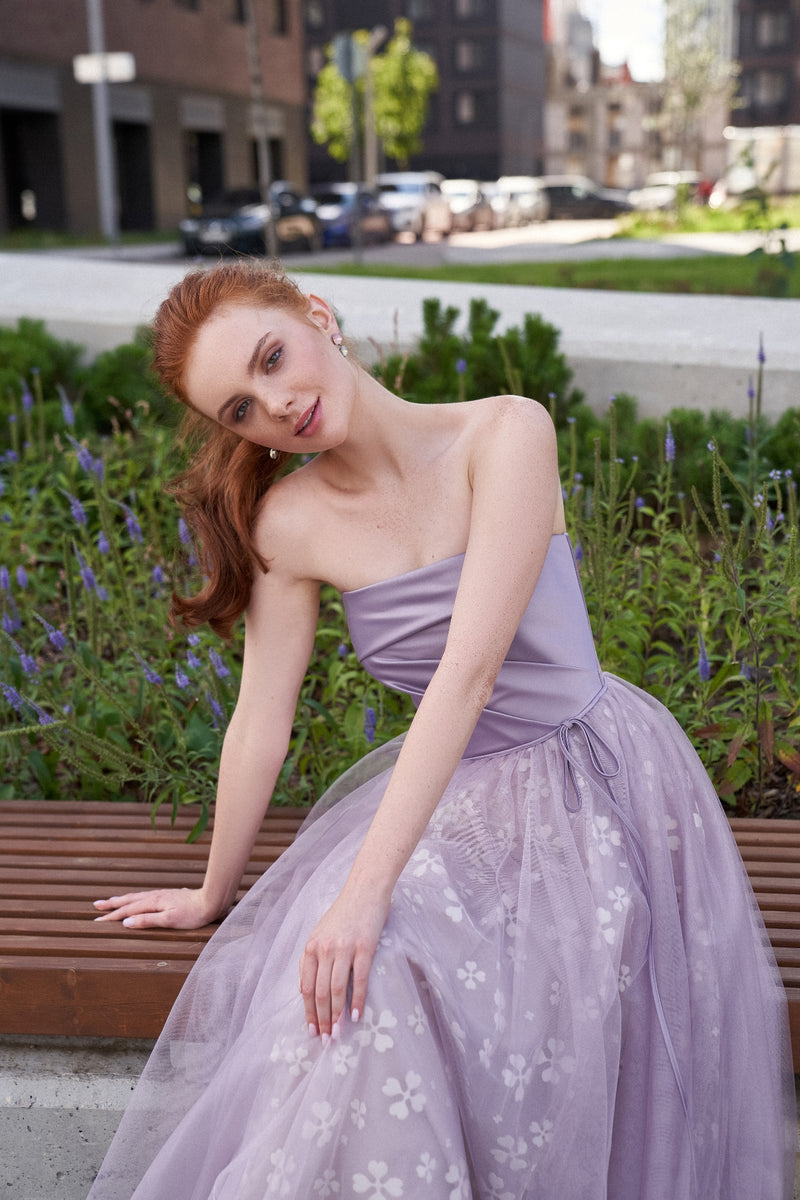 Robe corset mi-longue en tulle fleuri