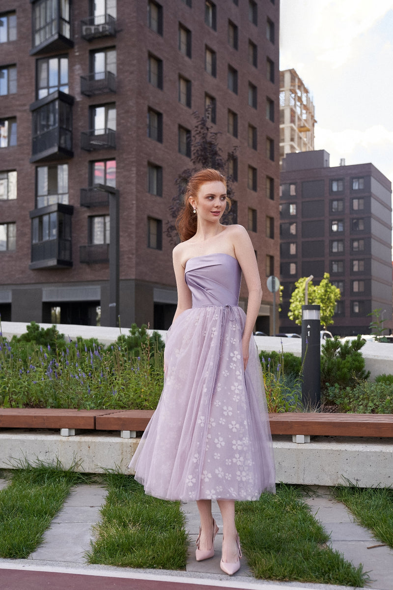 Vestido midi de tul floral con corsé 