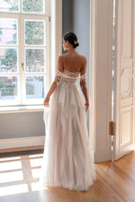 Vestido de novia bohemio de corte A con capas y mangas extraíbles