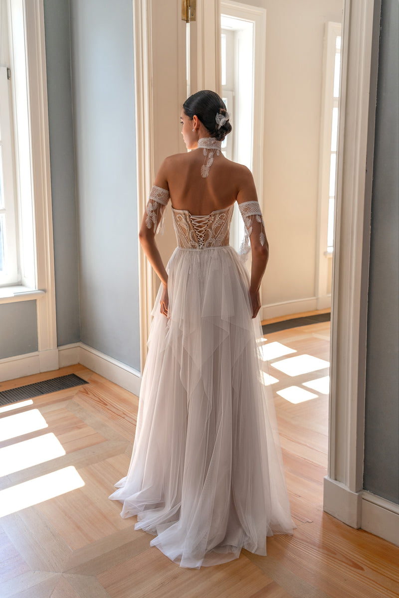 Vestido de novia bohemio de corte A con capas y mangas extraíbles