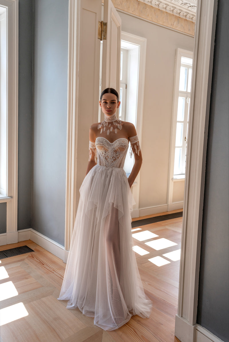 Vestido de novia bohemio de corte A con capas y mangas extraíbles