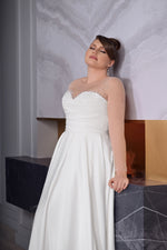 Vestido de novia de talla grande con escote en forma de corazón y manga larga transparente