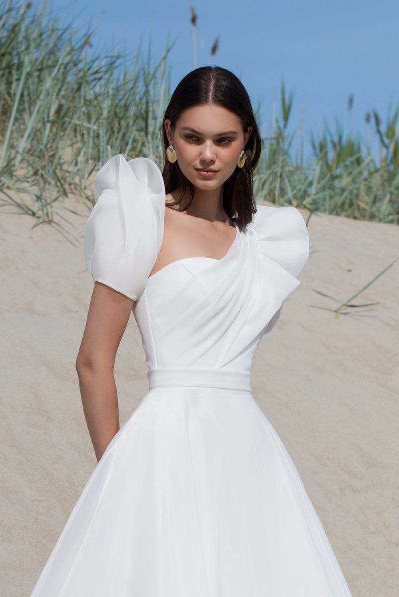 Robe de mariée trapèze en organza avec manche amovible