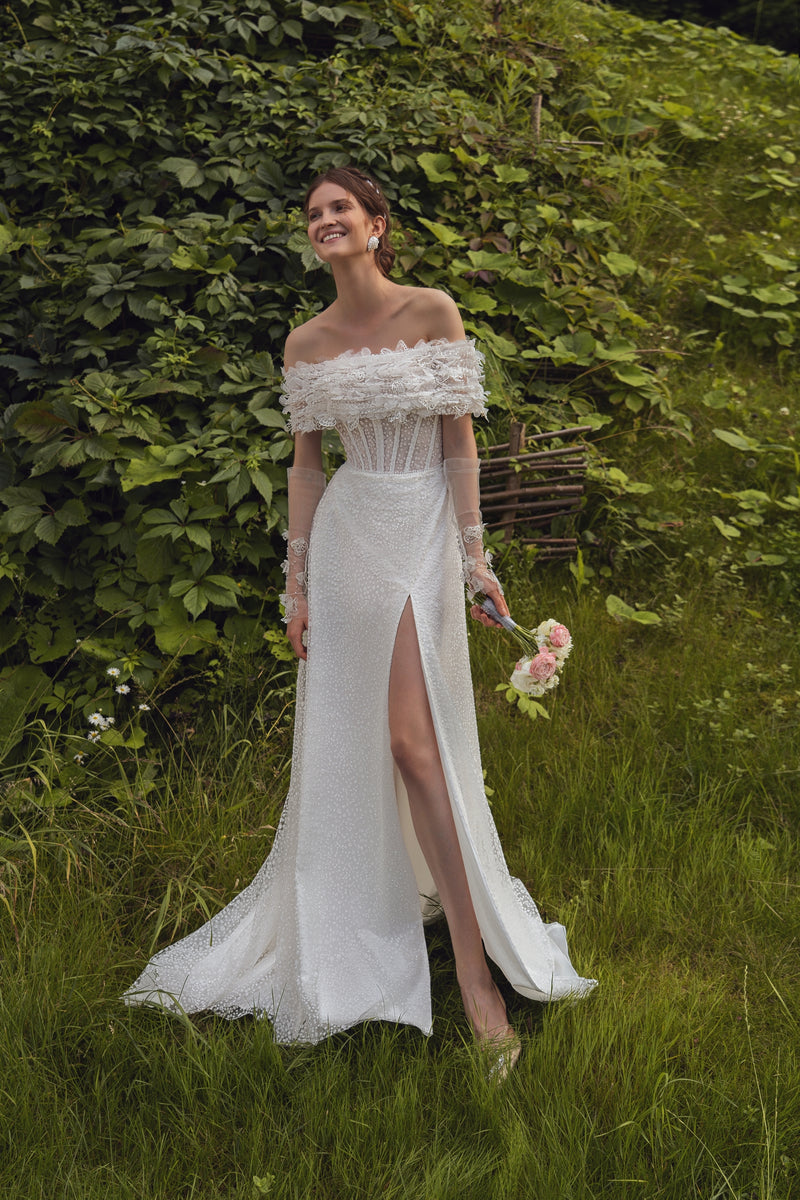 Off-The-Shoulder Glitter Wedding Dress with A Front Slit EU44 / Offwhite (Photo) Off-The-Shoulder Glitter Wedding Dress with A Front Slit EU44 / Offwhite (Photo)