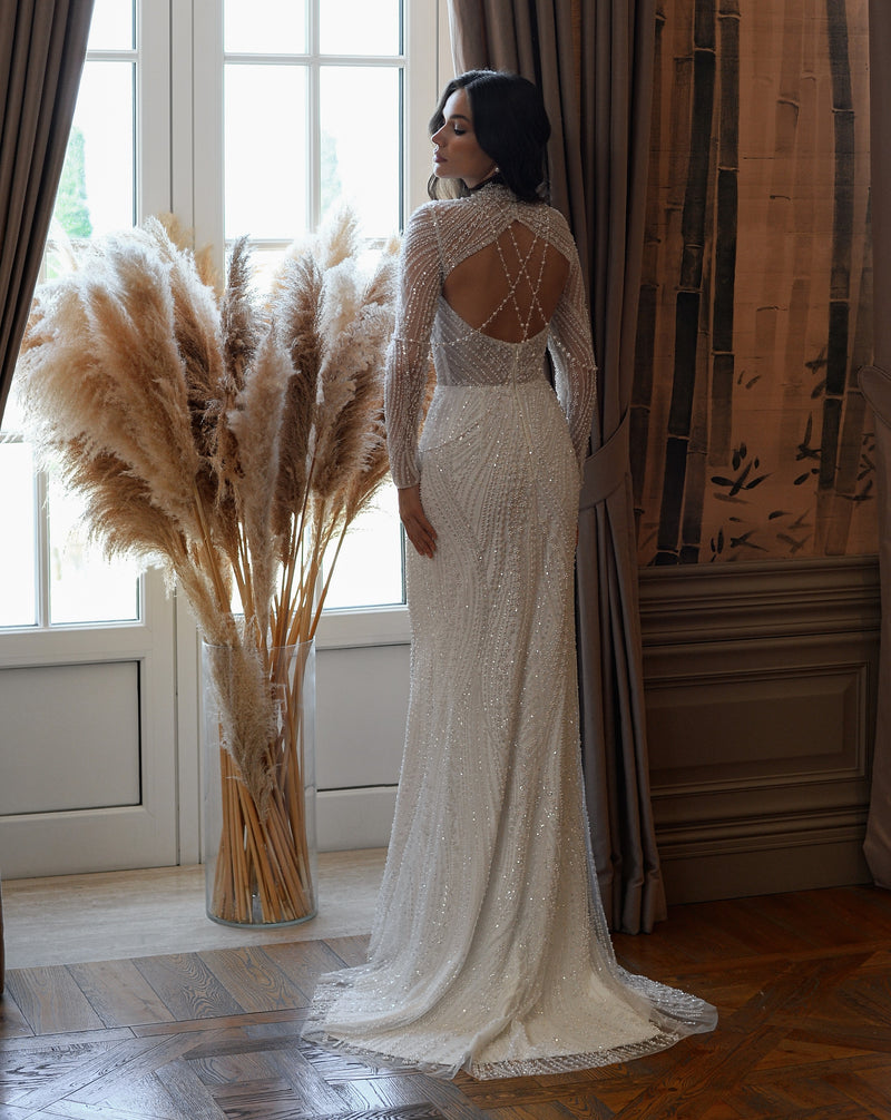 Glittering Long-Sleeve Mermaid Wedding Dress with Beaded Details and Open Back EU34 Glittering Long-Sleeve Mermaid Wedding Dress with Beaded Details and Open Back EU34