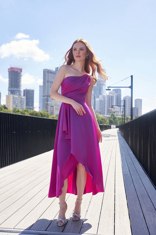 Robe asymétrique haute et basse à une épaule 