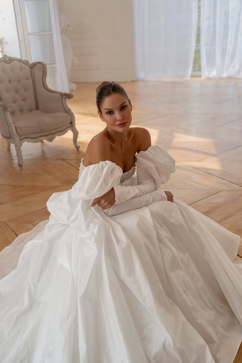 Royal Natural Taffeta and Lace Ball Gown Wedding Dress with Puff Sleeves and Beaded Corset | Harems Brides EU44 Royal Natural Taffeta and Lace Ball Gown Wedding Dress with Puff Sleeves and Beaded Corset | Harems Brides EU44