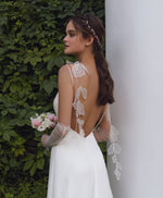 Robe de mariée sexy en soie à col en V et bretelles spaghetti avec décoration