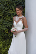 Robe de mariée sexy en soie à col en V et bretelles spaghetti avec décoration