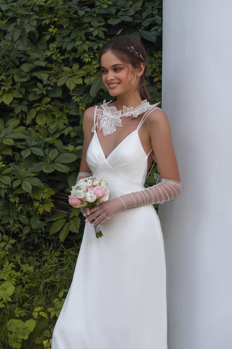 Sexy Spaghetti Strap V-Neck Silk Wedding Gown with Decoration