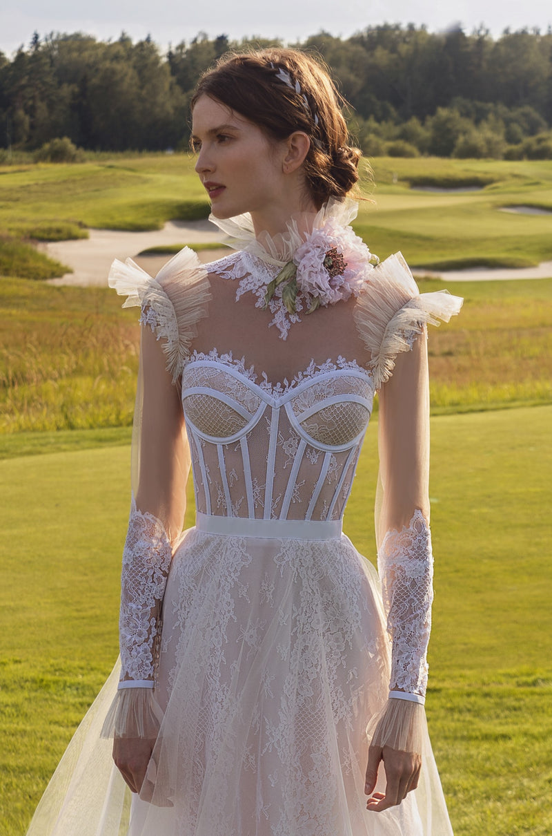 Exquisito vestido de novia de manga larga transparente con escote corazón