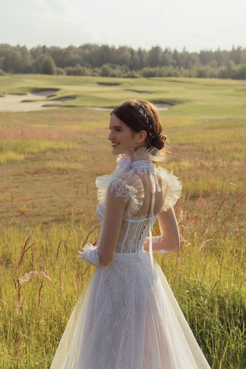 Exquisito vestido de novia de manga larga transparente con escote corazón