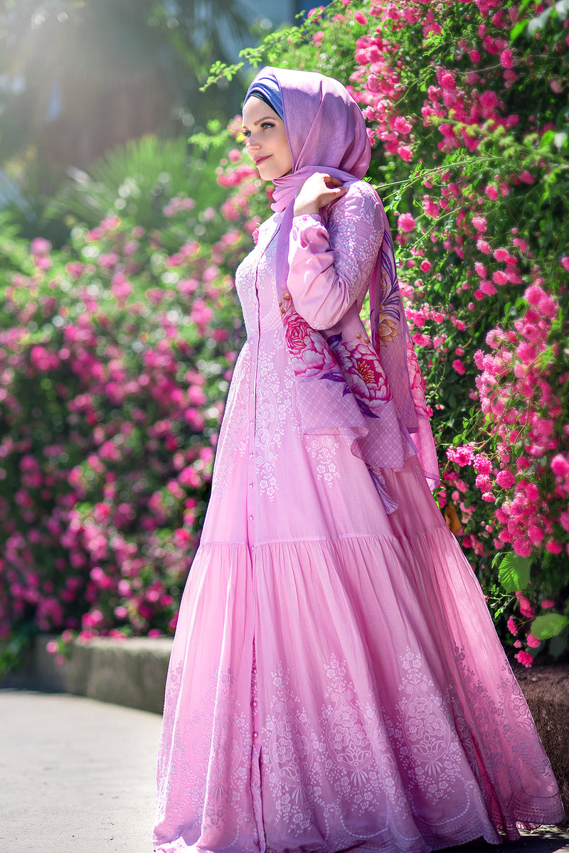 Vestido de ensueño en color rosa pastel con estampado floral bordado 