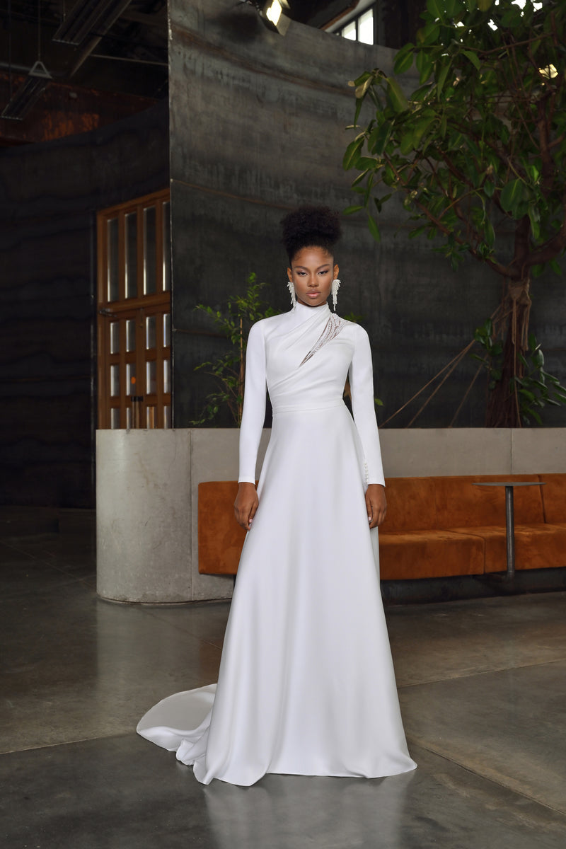Robe de mariée minimaliste modeste à col haut et manches longues avec traîne longue
