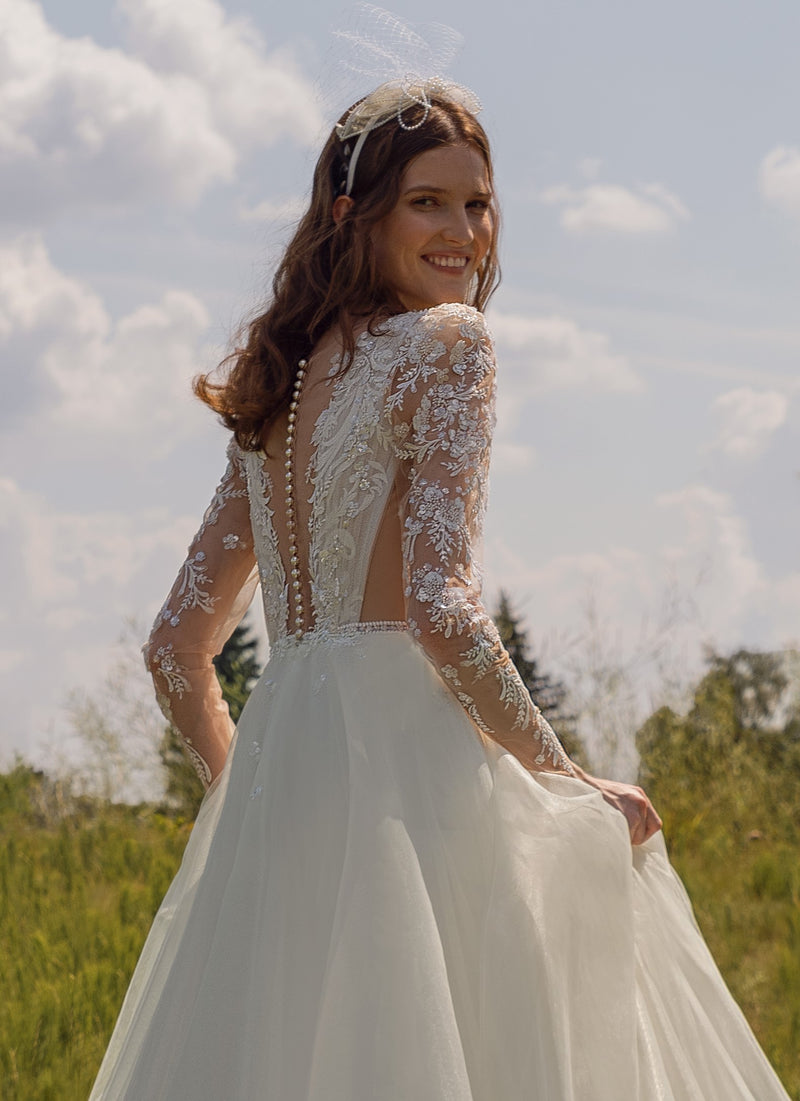 Vestido de novia de manga larga con cuello en V