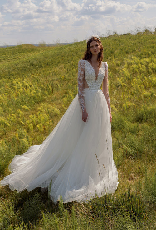 Robe de mariée trapèze à manches longues et col en V