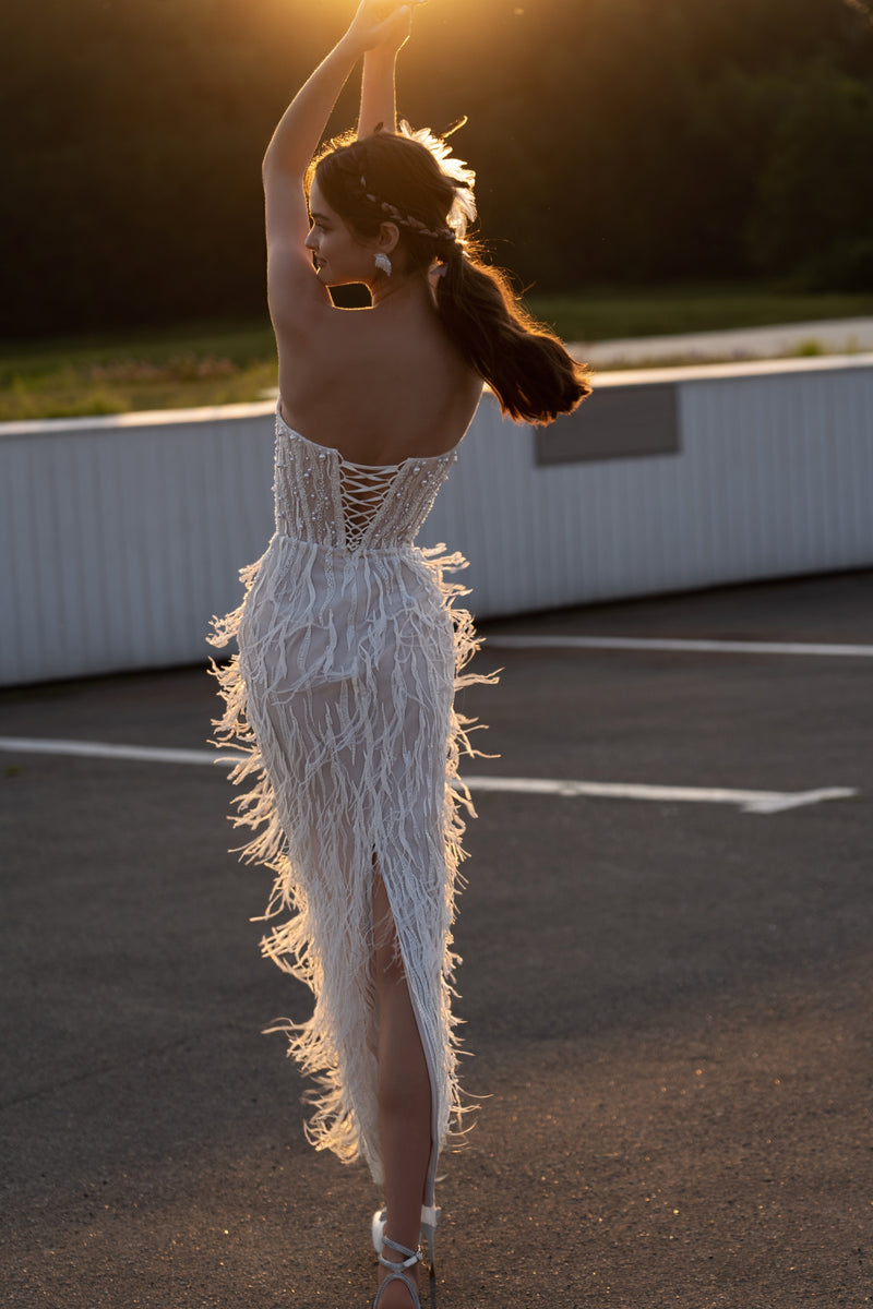 Robe de mariée nacrée à franges sans bretelles