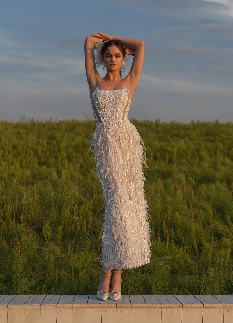 Vestido de novia perlado con flecos sin tirantes