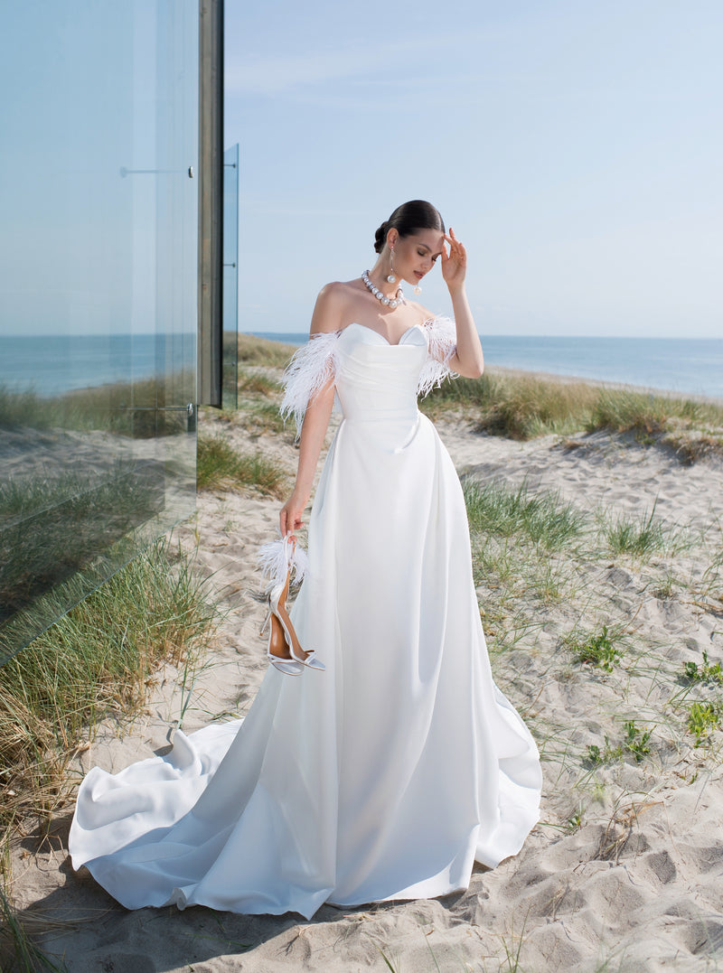 Robe de mariée trapèze Mikado avec bretelles en plumes amovibles