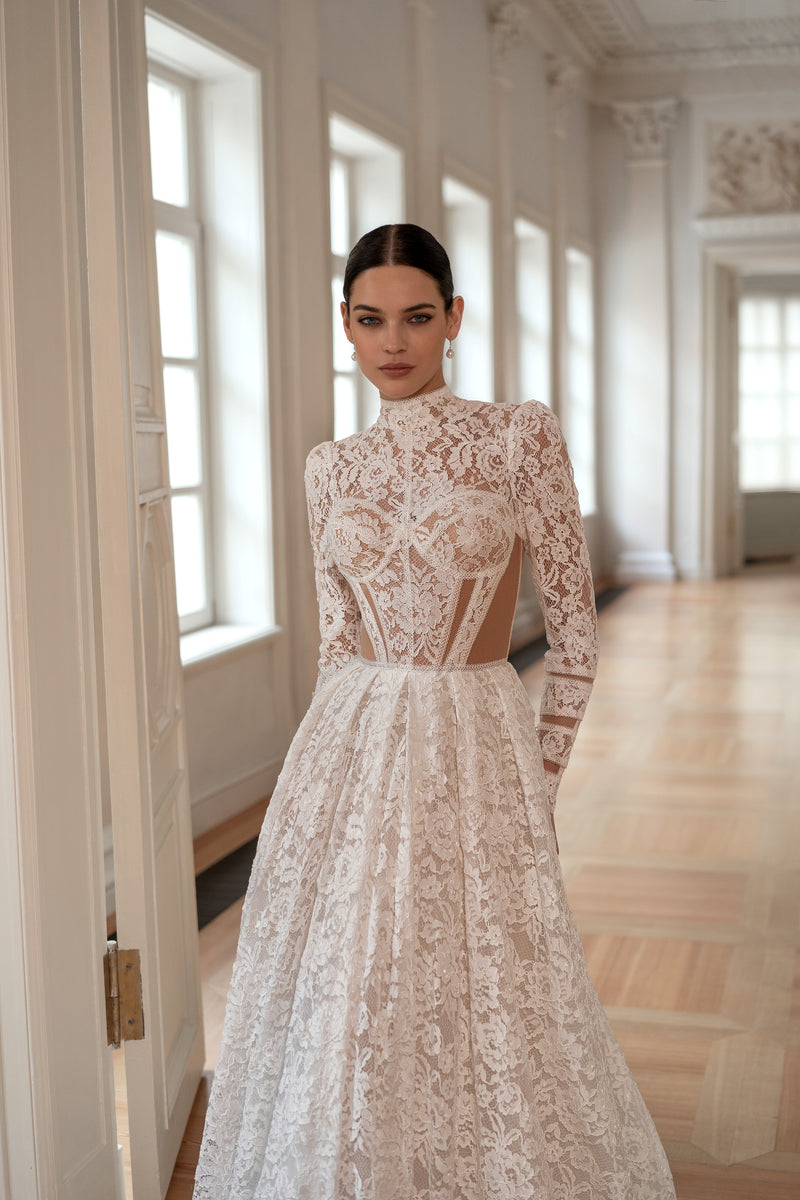 Romantic A-Line Long Sleeve High Neck Wedding Gown with Floral Lace EU34 Romantic A-Line Long Sleeve High Neck Wedding Gown with Floral Lace EU34