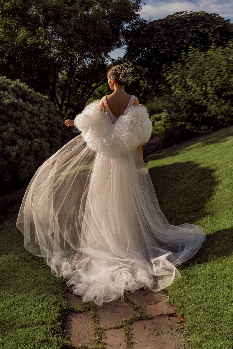 mermaid wedding dress full skirt Dreamy V-Neck Sparkle Mermaid Wedding Dress with Striking Volumetric F HAREM's Brides mermaid wedding dress full skirt Dreamy V-Neck Sparkle Mermaid Wedding Dress with Striking Volumetric F HAREM's Brides