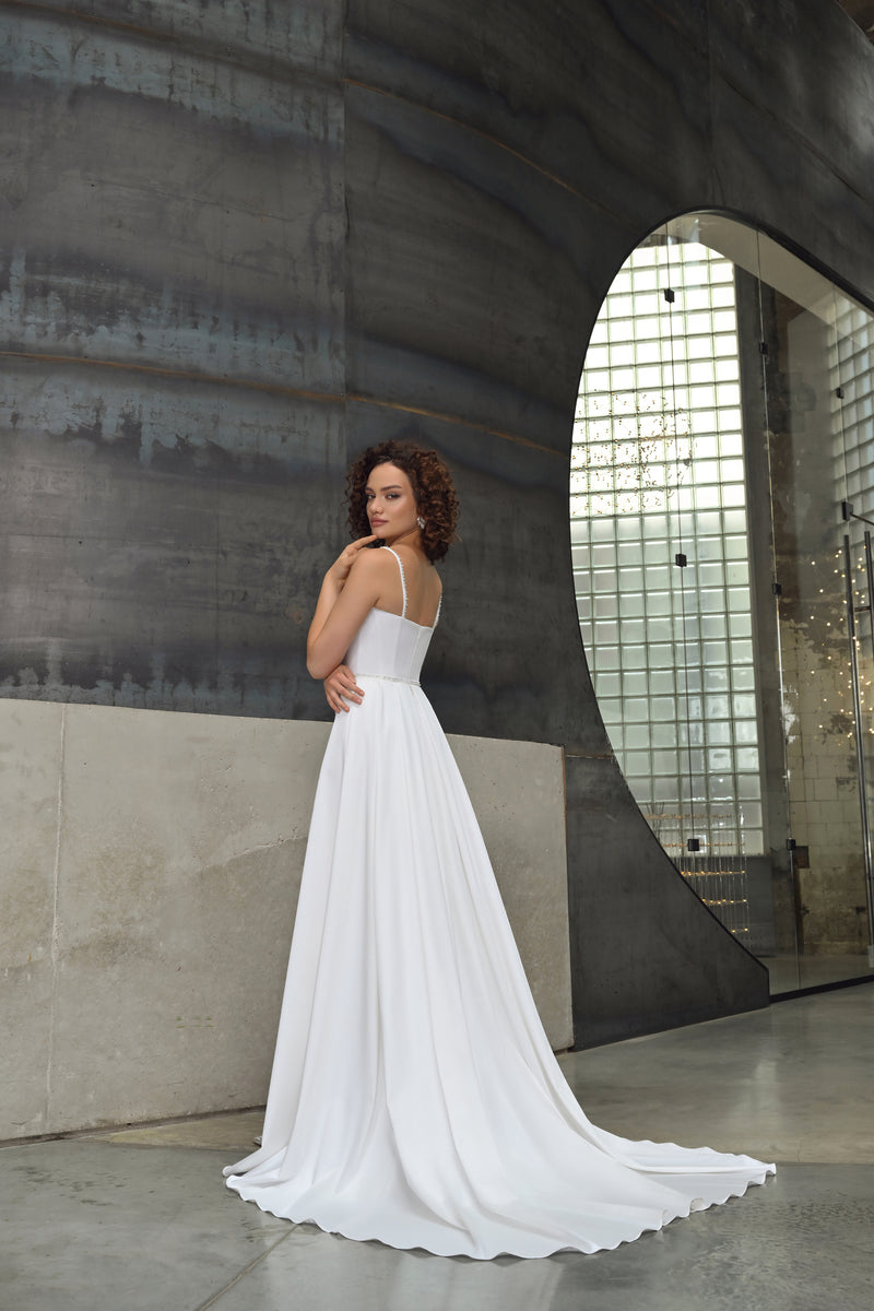 Robe de mariée minimaliste trapèze à bretelles spaghetti