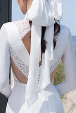 Vestido de novia sirena de manga larga con cuello alto y espalda preciosa