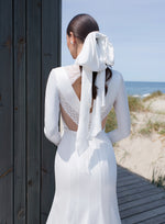 Vestido de novia sirena de manga larga con cuello alto y espalda preciosa