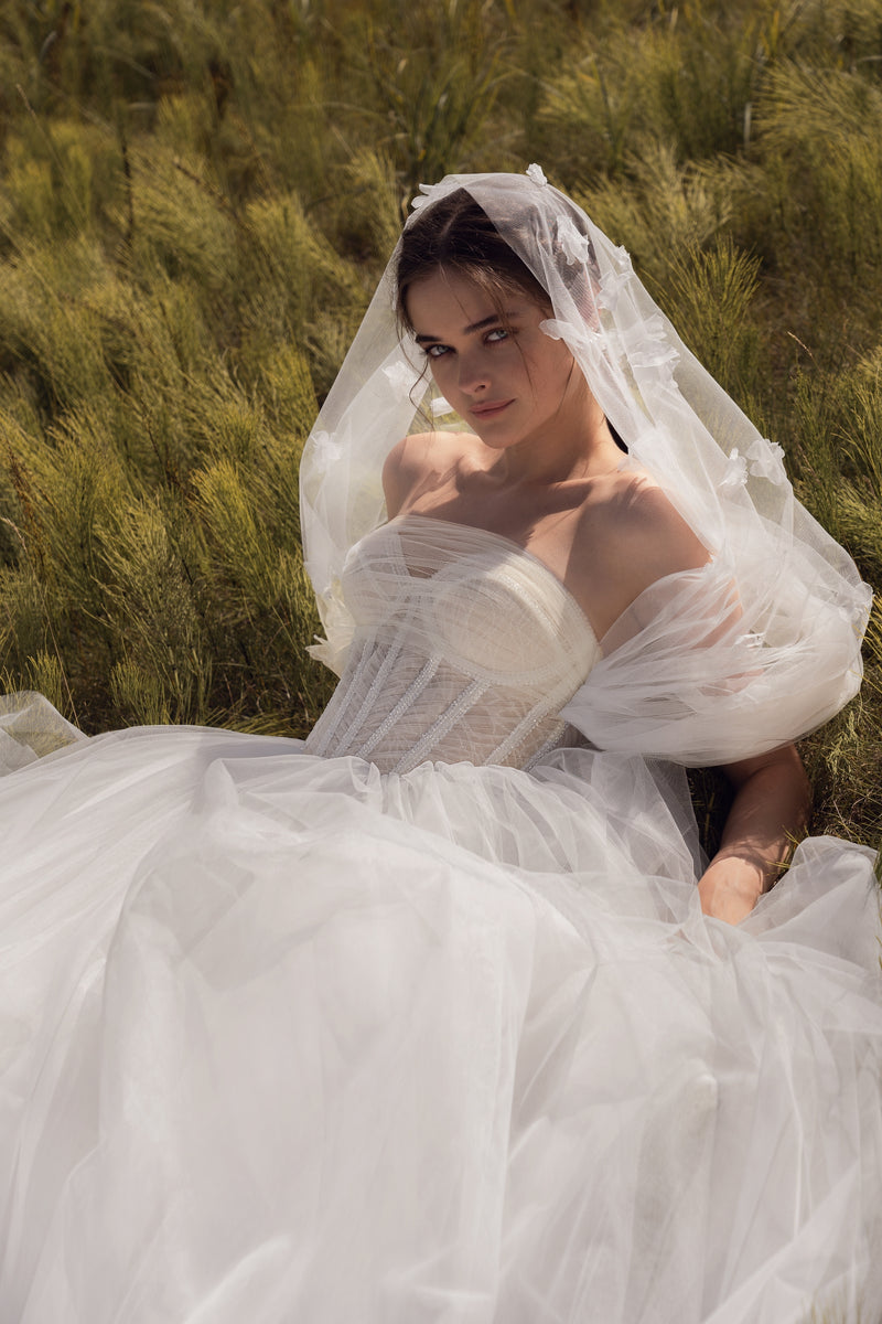 Precioso vestido de novia de corte A sin tirantes