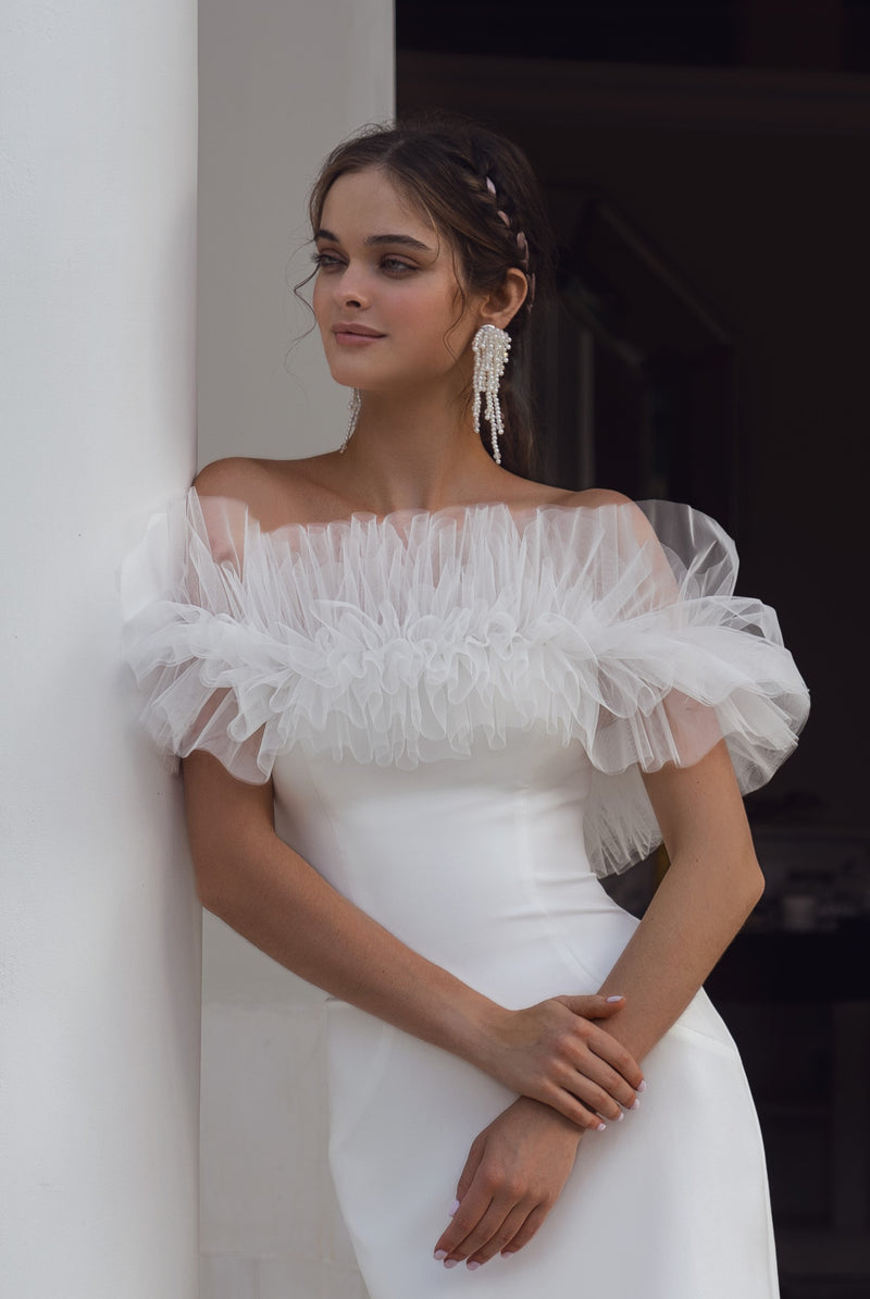 Strapless Midi White Dress with 3-D Off-Shoulder Detail EU40 Strapless Midi White Dress with 3-D Off-Shoulder Detail EU40