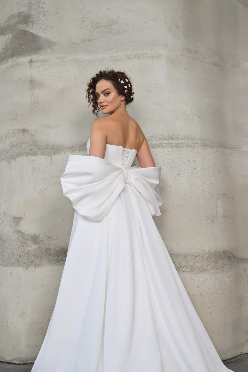 2in1: sin tirantes una línea minimalista vestido de novia con arco desmontable