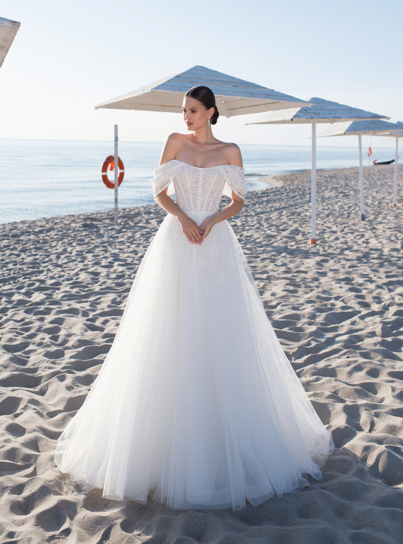 Impresionante vestido de novia con hombros descubiertos