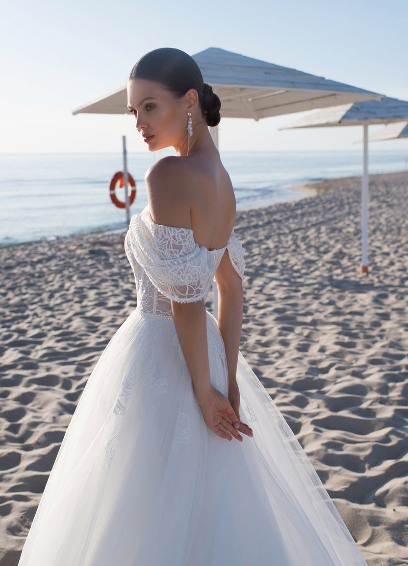 Stunning Off-Shoulder Wedding Gown EU36