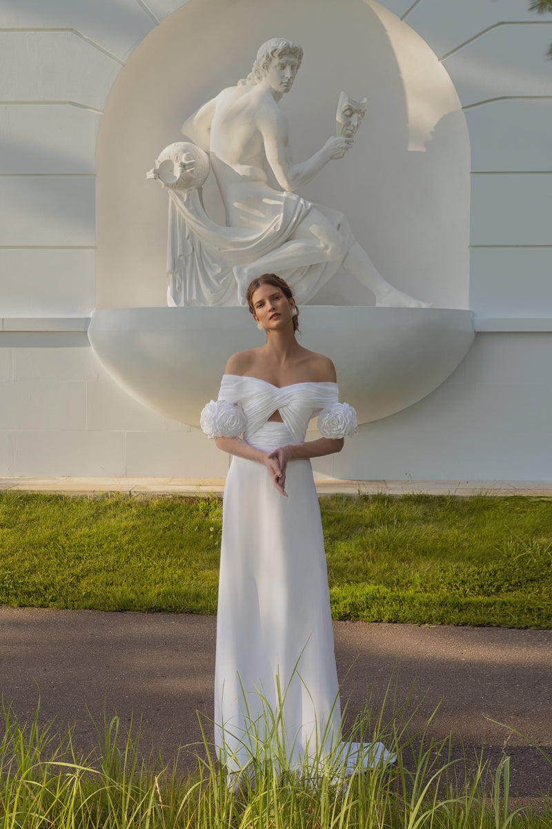 Robe de mariée minimaliste en soie à épaules dénudées avec gants roses en 3D