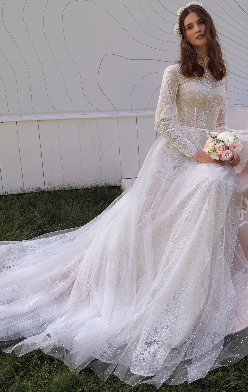 Robe de mariée trapèze en dentelle modeste à manches longues et col haut