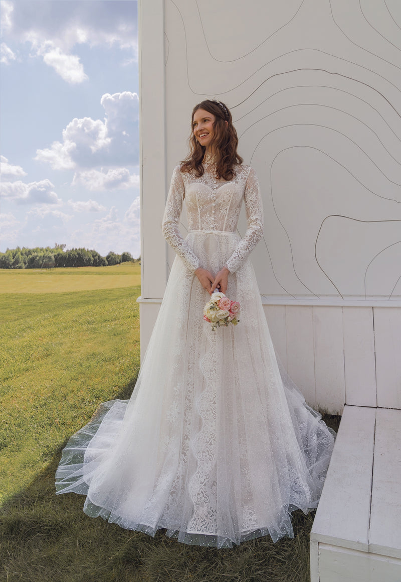 Robe de mariée trapèze en dentelle modeste à manches longues et col haut