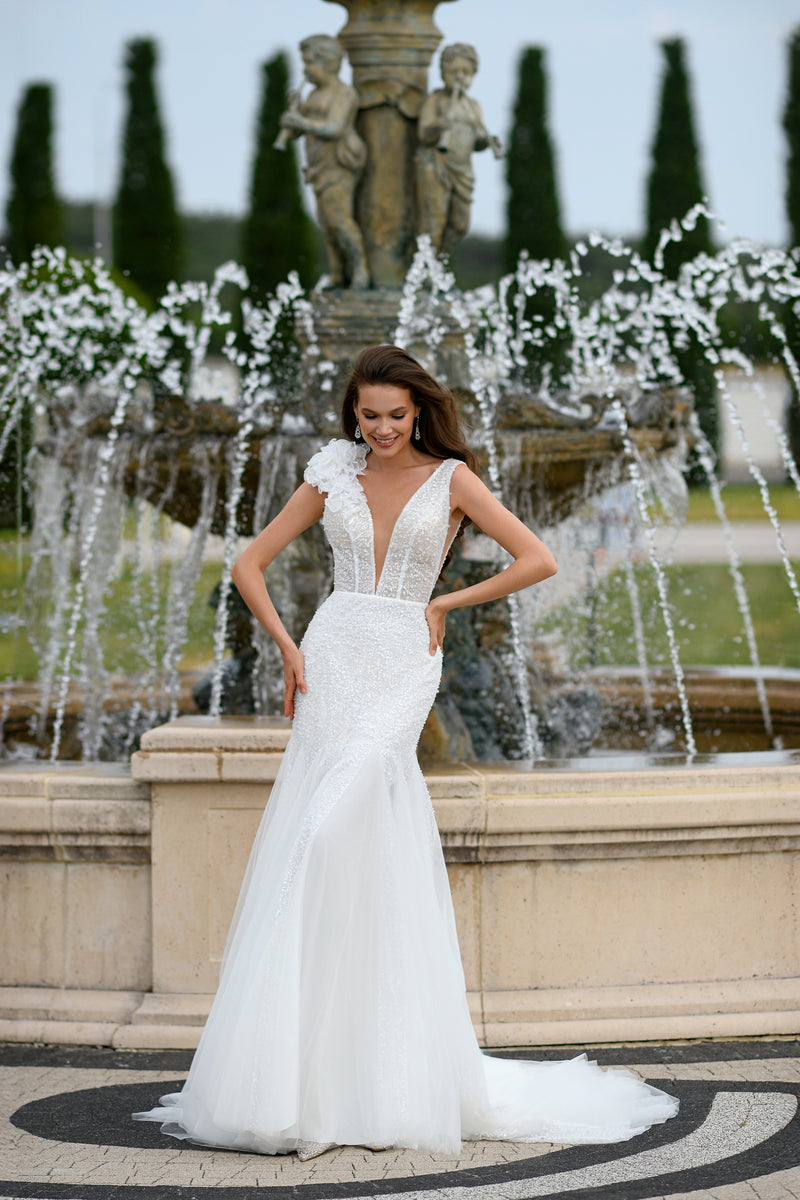 Sparkle V-Neck Trumpet Wedding Dress with Rose Shoulder