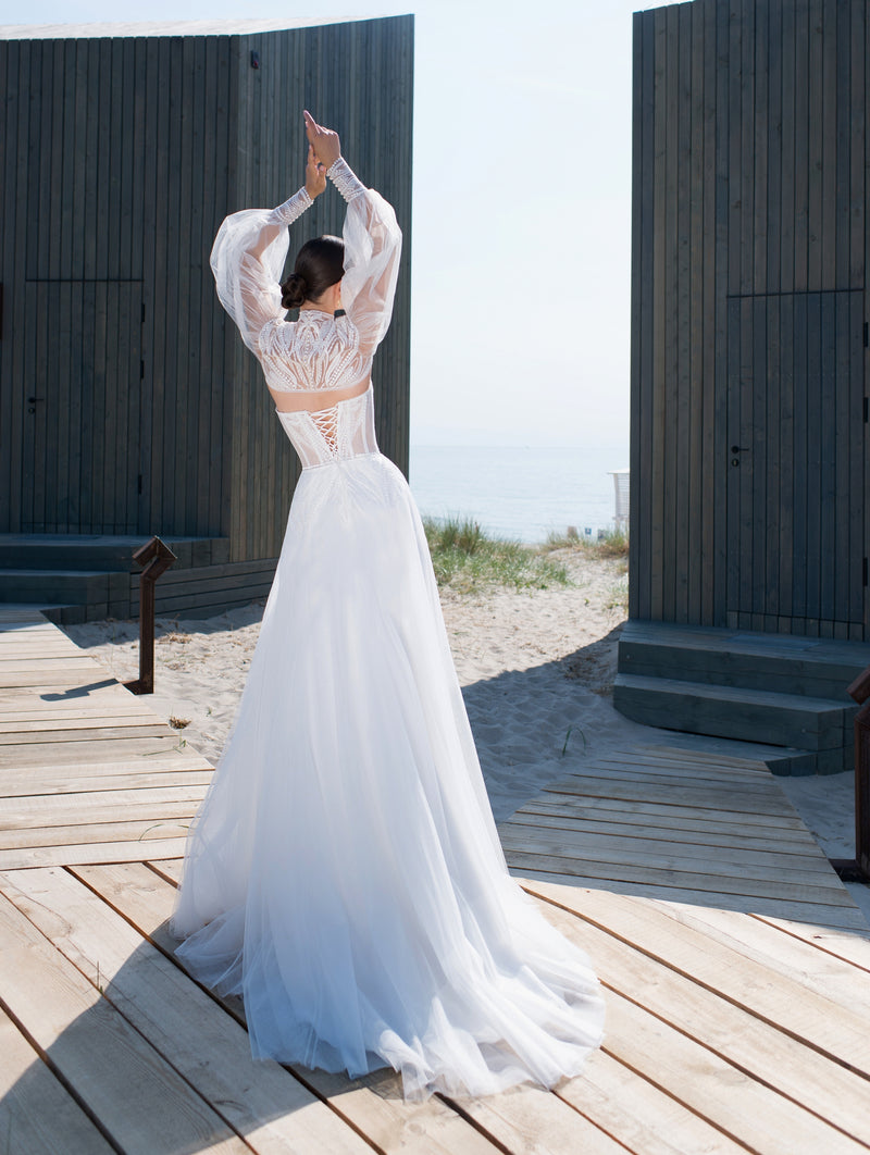 Vestido de novia evasé sin tirantes con bolero