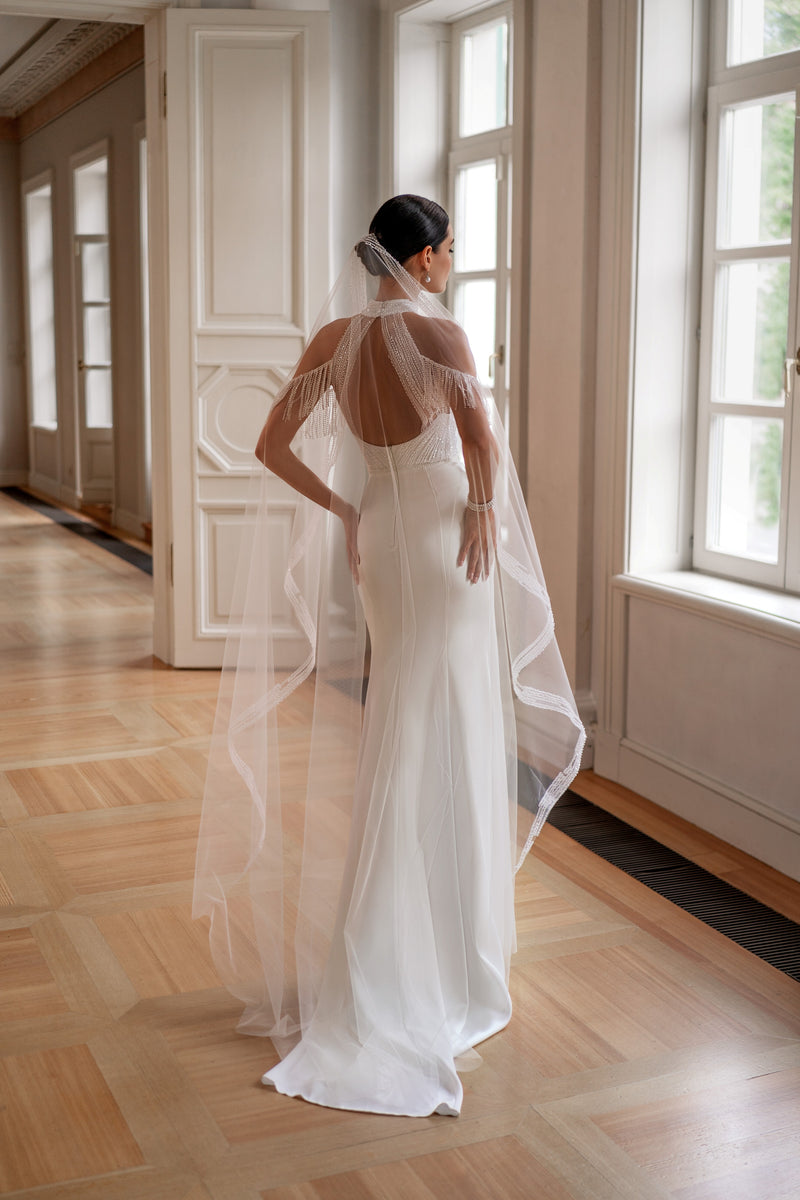 Mermaid Wedding Dress with High Halter Neckline and Open Back EU40 Mermaid Wedding Dress with High Halter Neckline and Open Back EU40