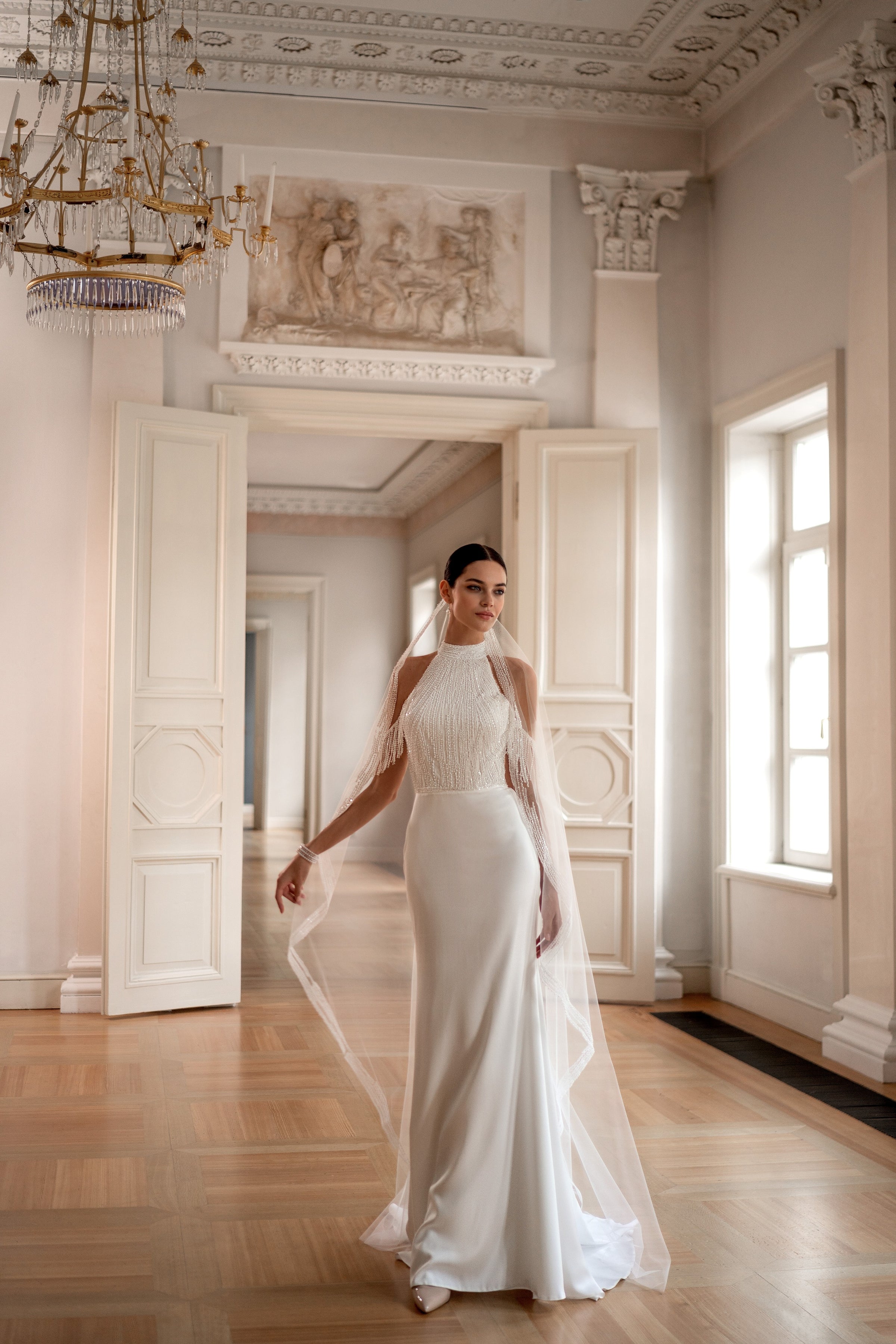 Mermaid Wedding Dress with High Halter Neckline and Open Back EU42