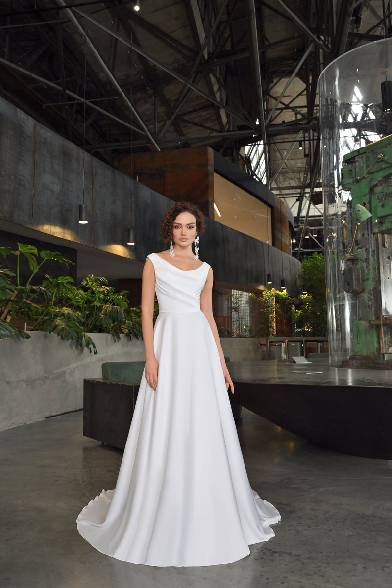 Vestido de novia evasé minimalista de seda