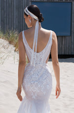 Gorgeous Sleveless Modern V-Neck Mermaid Wedding Gown